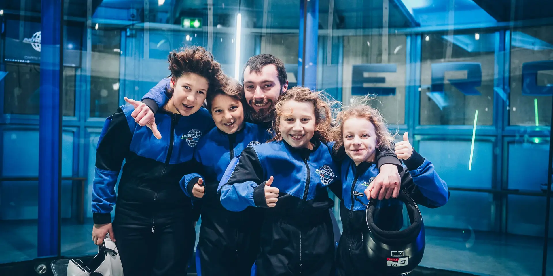 Une famille partage une expérience Aerokart